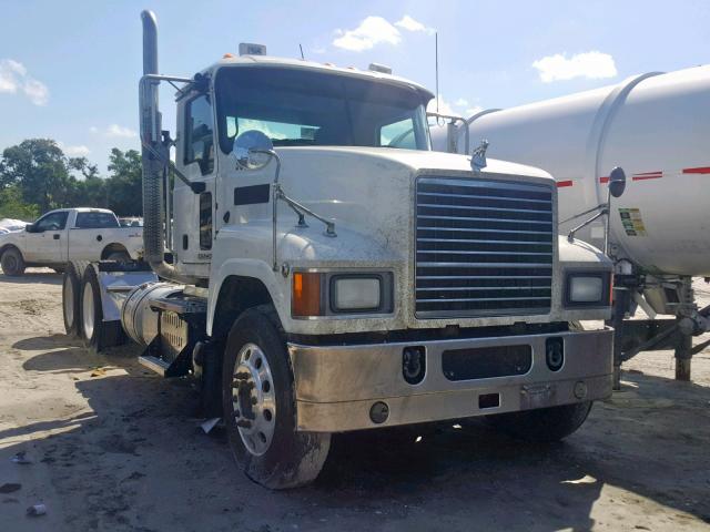 1M1AN07Y7FM018921 - 2015 MACK 600 CHU600 WHITE photo 1