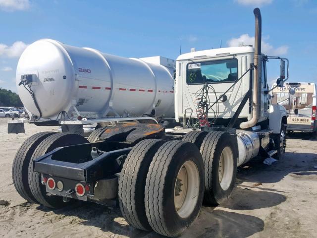 1M1AN07Y7FM018921 - 2015 MACK 600 CHU600 WHITE photo 4