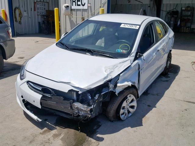 KMHCT4AEXHU367347 - 2017 HYUNDAI ACCENT SE WHITE photo 2