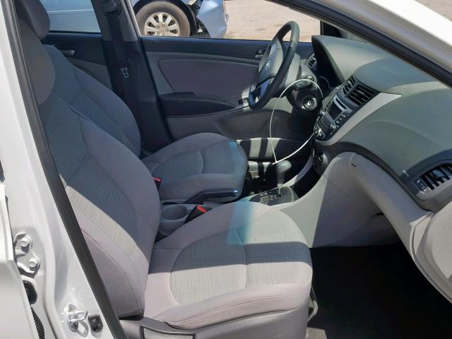 KMHCT4AEXHU367347 - 2017 HYUNDAI ACCENT SE WHITE photo 5