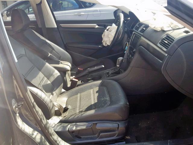 1VWDT7A3XHC051751 - 2017 VOLKSWAGEN PASSAT R-L 灰色 照片 5