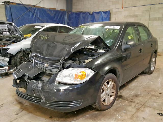 1G1AK52F457504670 - 2005 CHEVROLET COBALT BLACK photo 2