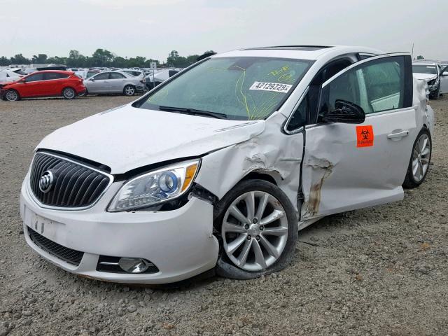 1G4PR5SK8G4101124 - 2016 BUICK VERANO CON WHITE photo 2