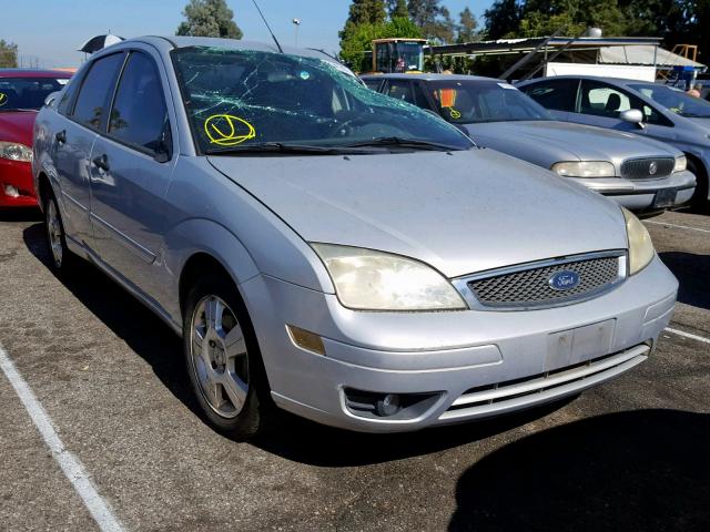 1FAHP34N75W203676 - 2005 FORD FOCUS ZX4 SILVER photo 1