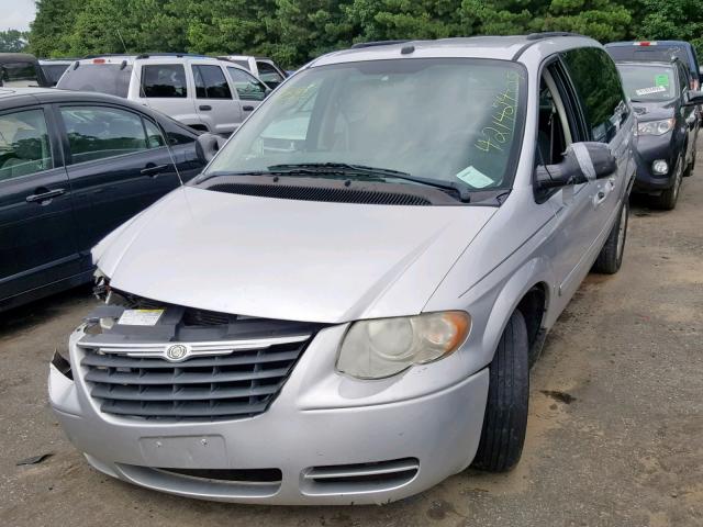 2C4GP44R05R402429 - 2005 CHRYSLER TOWN & COU SILVER photo 2