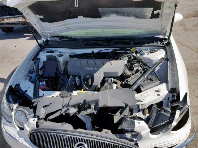 2G4WD532251355395 - 2005 BUICK LACROSSE C WHITE photo 7