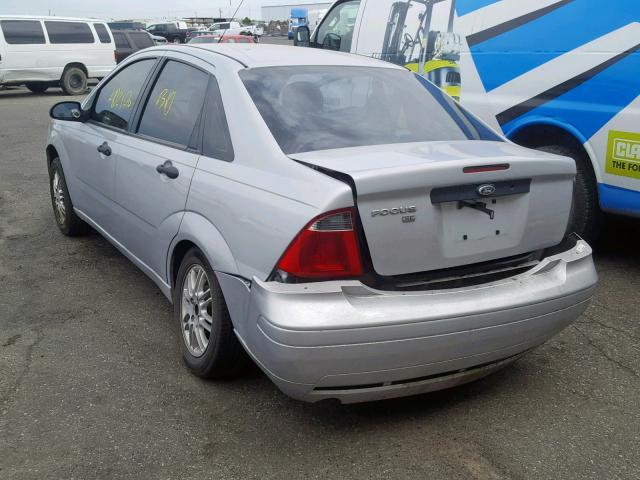 1FAHP34N67W227812 - 2007 FORD FOCUS ZX4 SILVER photo 3