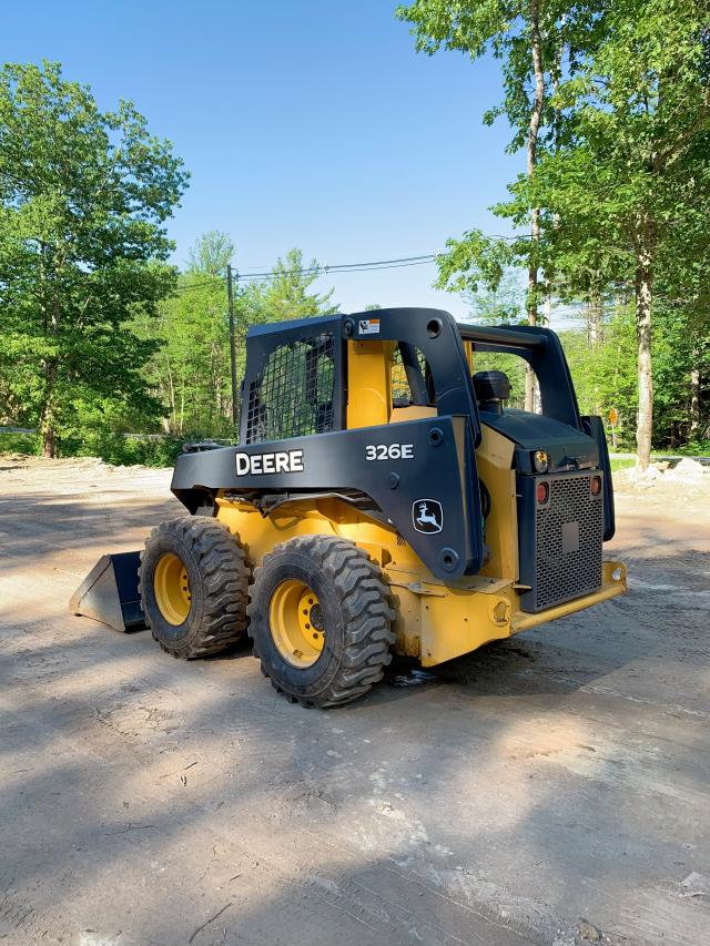 1T0326EKTFJ279095 - 2015 JOHN DEERE 326E SKID YELLOW photo 4