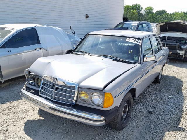 WDBAB23A1DB402505 - 1983 MERCEDES-BENZ 240 D GRAY photo 2