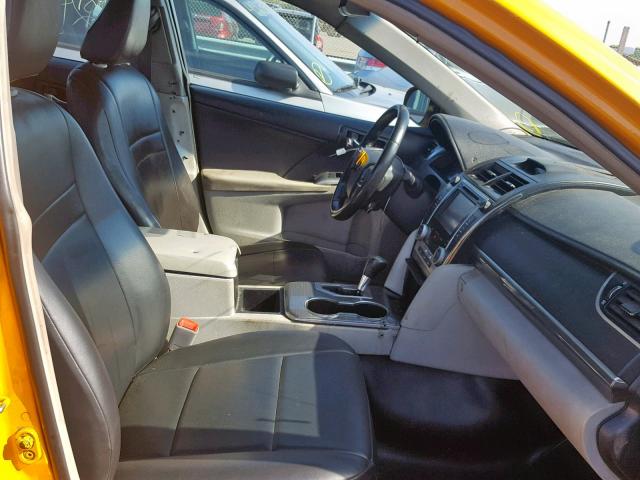 4T1BD1FKXDU088982 - 2013 TOYOTA CAMRY HYBR YELLOW photo 5