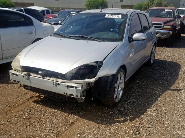 3FAHP30504R106231 - 2004 FORD FOCUS ZX5 SILVER photo 2