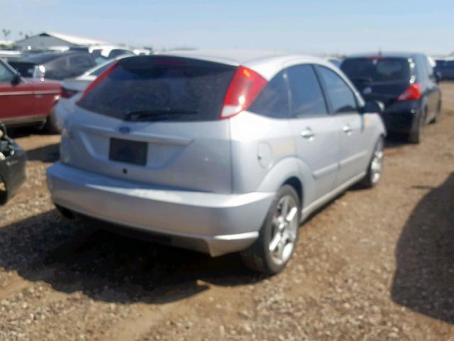 3FAHP30504R106231 - 2004 FORD FOCUS ZX5 SILVER photo 4