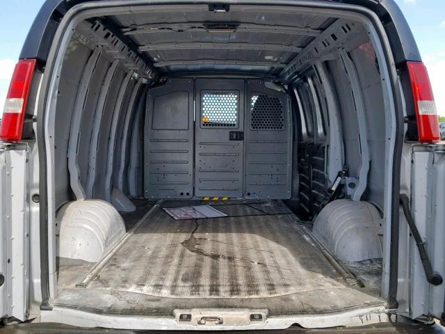 1GCSGAFX5C1201180 - 2012 CHEVROLET EXPRESS G1 SILVER photo 9