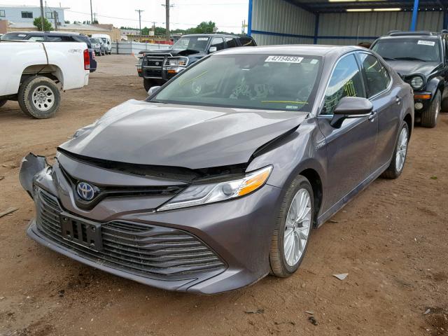 4T1B21HK5KU516053 - 2019 TOYOTA CAMRY HYBR SILVER photo 2