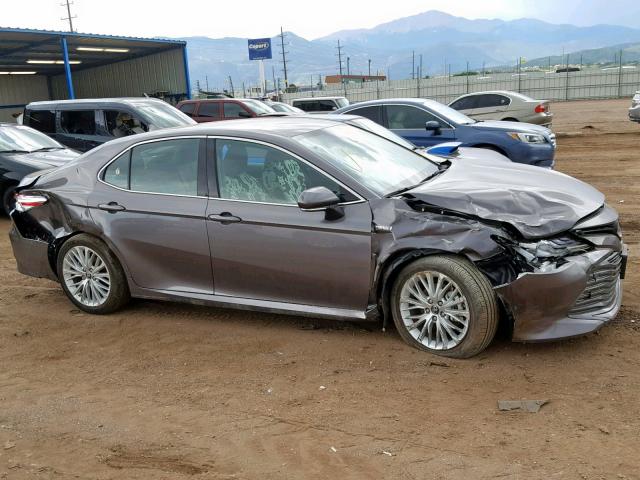 4T1B21HK5KU516053 - 2019 TOYOTA CAMRY HYBR SILVER photo 9