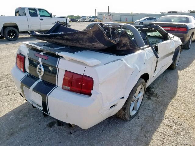 1ZVHT85H175234083 - 2007 FORD MUSTANG GT WHITE photo 4