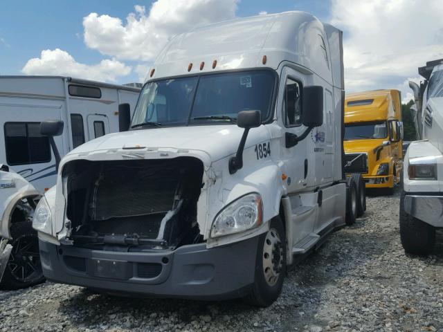 3AKJGLD5XGSGP1241 - 2016 FREIGHTLINER CASCADIA 1 WHITE photo 2