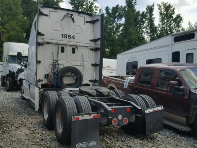 3AKJGLD5XGSGP1241 - 2016 FREIGHTLINER CASCADIA 1 WHITE photo 3