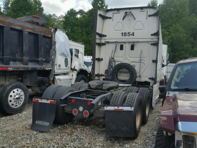 3AKJGLD5XGSGP1241 - 2016 FREIGHTLINER CASCADIA 1 WHITE photo 4