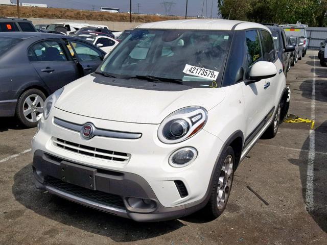 ZFBCFADHXEZ013099 - 2014 FIAT 500L TREKK WHITE photo 2