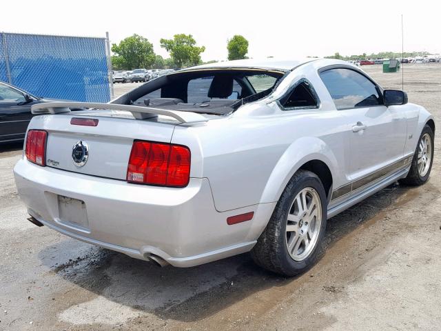 1ZVFT82H865195292 - 2006 FORD MUSTANG GT SILVER photo 4