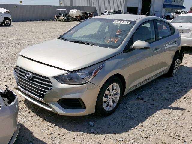 3KPC24A37JE021279 - 2018 HYUNDAI ACCENT SE TAN photo 2