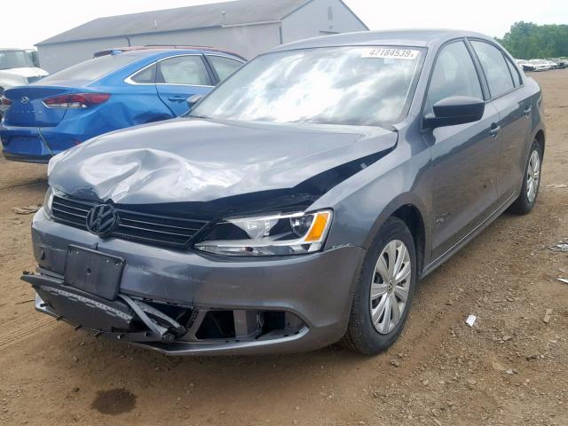 3VW2K7AJ2EM229963 - 2014 VOLKSWAGEN JETTA BASE GRAY photo 2