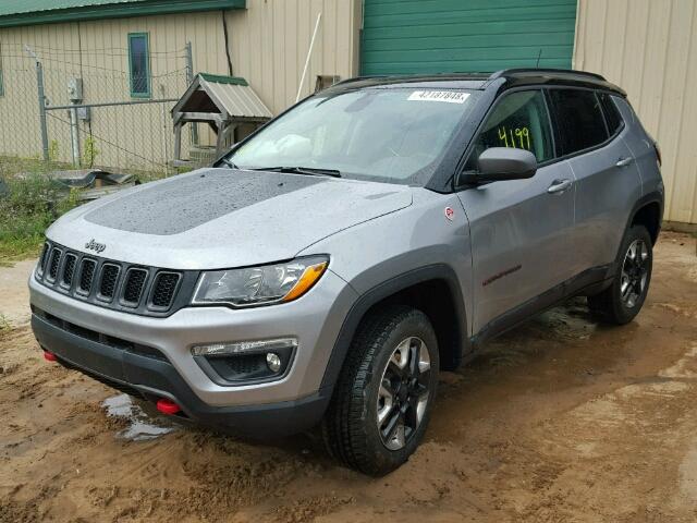 3C4NJDDB0JT191817 - 2018 JEEP COMPASS TR SILVER photo 2