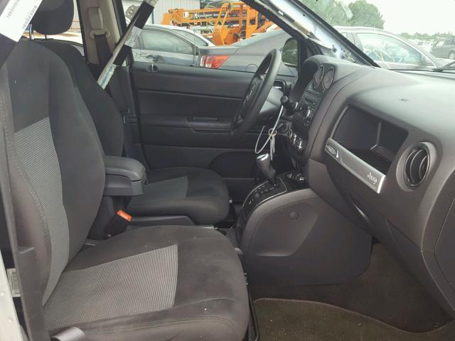 1C4NJCBA6FD250323 - 2015 JEEP COMPASS SP 银色 照片 5