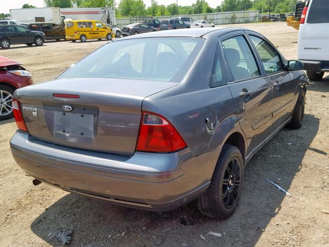 1FAHP34N67W245436 - 2007 FORD FOCUS ZX4 GRAY photo 4