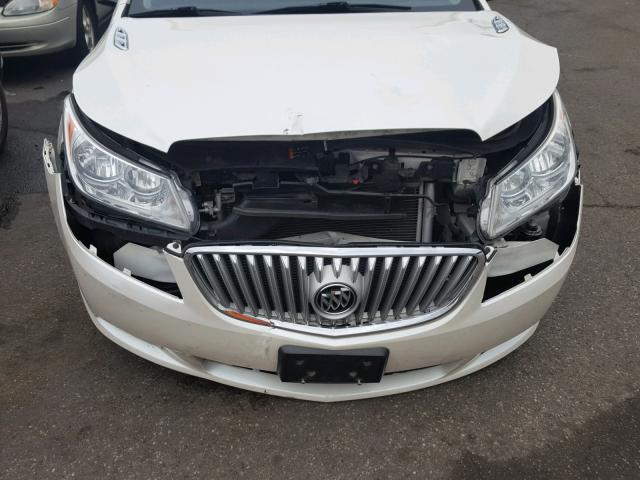 1G4GF5E39CF117389 - 2012 BUICK LACROSSE P WHITE photo 9