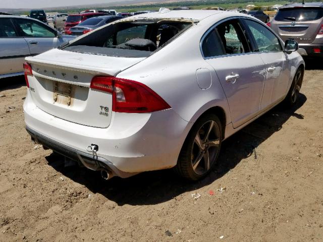 YV1902FH5C2100405 - 2012 VOLVO S60 T6 WHITE photo 4