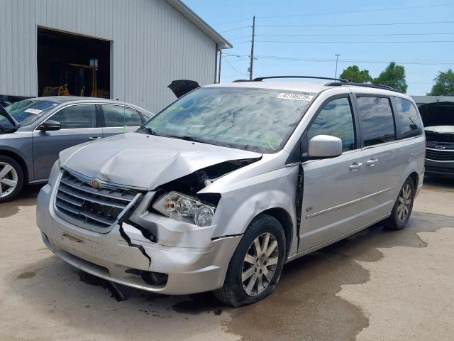 2A8HR54199R679822 - 2009 CHRYSLER TOWN & COU SILVER photo 2