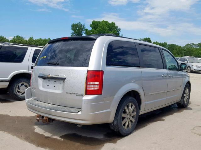 2A8HR54199R679822 - 2009 CHRYSLER TOWN & COU SILVER photo 4