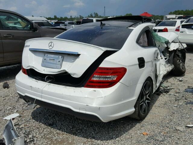 WDDGJ4HB8DG015387 - 2013 MERCEDES-BENZ C 250 WHITE photo 4