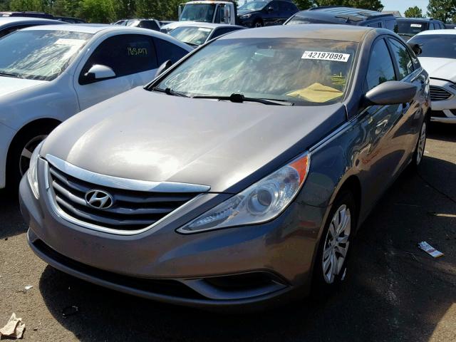 5NPEB4AC3BH270832 - 2011 HYUNDAI SONATA GLS GRAY photo 2