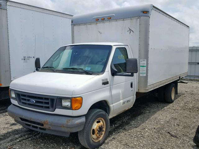 1FDWE35L25HA72242 - 2005 FORD E350 WHITE photo 2