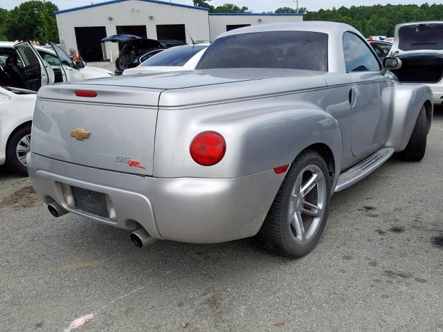 1GCES14PX4B113140 - 2004 CHEVROLET SSR 银色 照片 4