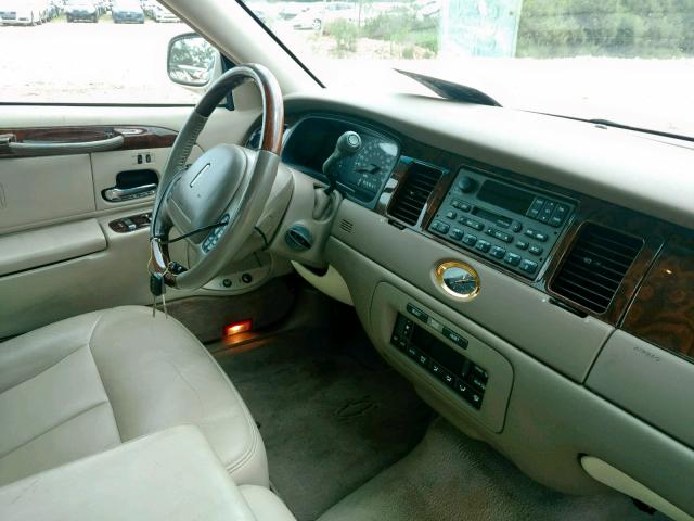 1LNHM83W91Y645315 - 2001 LINCOLN TOWN CAR C CREAM photo 9