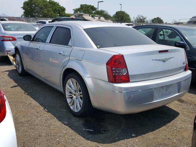 2C3CA4CD8AH101577 - 2010 CHRYSLER 300 TOURIN SILVER photo 3