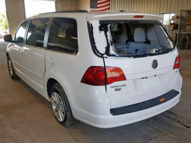 2C4RVABG0CR321233 - 2012 VOLKSWAGEN ROUTAN SE WHITE photo 3