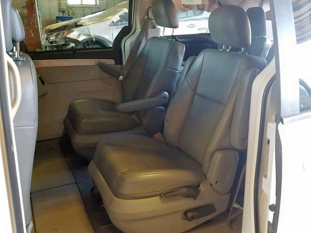 2C4RVABG0CR321233 - 2012 VOLKSWAGEN ROUTAN SE WHITE photo 6