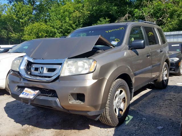 5FNYF48259B051832 - 2009 HONDA PILOT LX GOLD photo 2