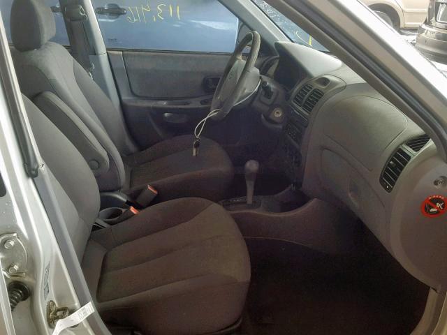 KMHCG45C54U519655 - 2004 HYUNDAI ACCENT GL SILVER photo 5