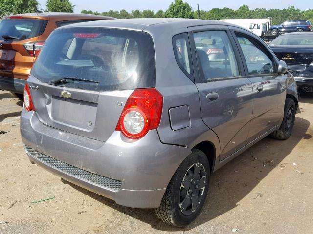 KL1TD66E99B649277 - 2009 CHEVROLET AVEO LS GRAY photo 4