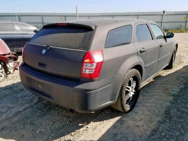 2D4FV48T05H139729 - 2005 DODGE MAGNUM SE BLACK photo 4