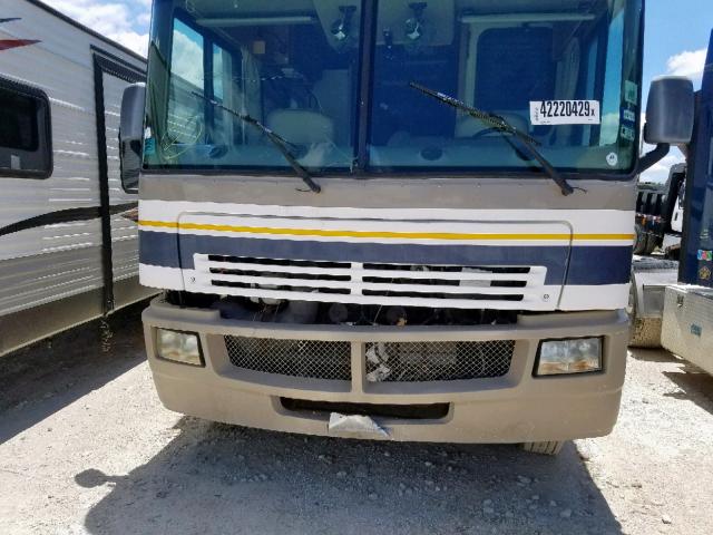 5B4MP67G833372147 - 2004 FLEETWOOD BOUNDER  TWO TONE photo 9