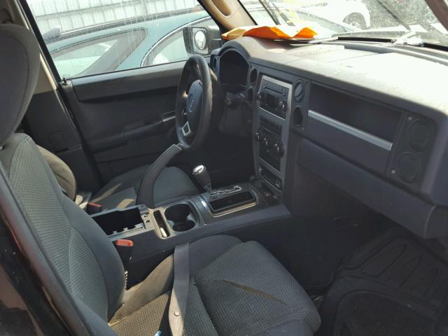1J8HH48K18C184960 - 2008 JEEP COMMANDER BLACK photo 5