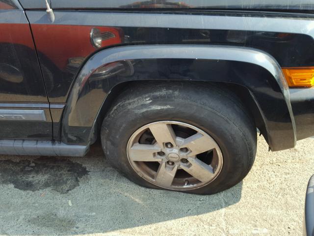 1J8HH48K18C184960 - 2008 JEEP COMMANDER BLACK photo 9