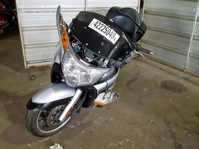 5VPSW36N4B3008035 - 2011 VICTORY MOTORCYCLES VISION TOU SILVER photo 2